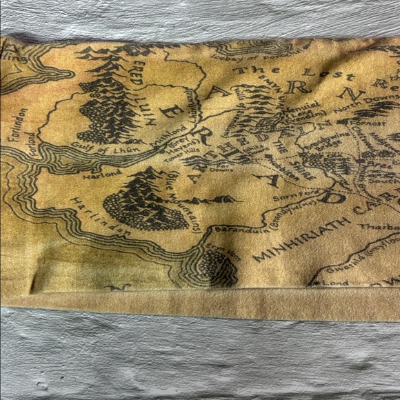 Lord Of The Rings Map Infinity Scarf - Picture 6 of 10
